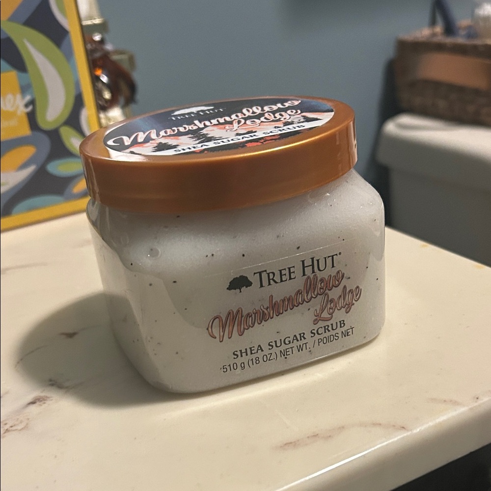 RARE NWT Tree Hut Marshmallow Lodge Shea Sugar Scrub - Cream